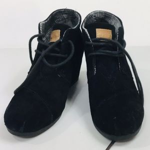 TOMS black ankle were boot sz 6W